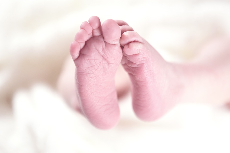 Ouders van ondervoede baby misschien de cel in: terecht of onterecht?